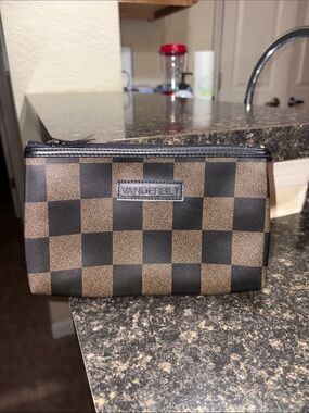 Vanderbilt Brown Checkered Zip Pouch